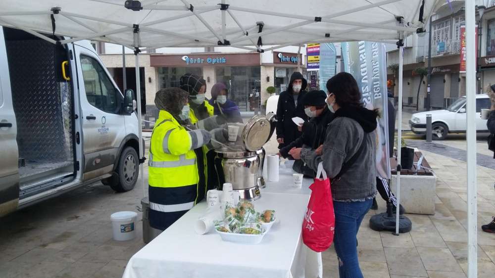 Güne Ordu Büyükşehir'in sıcak çorba ikramıyla başlıyorlar