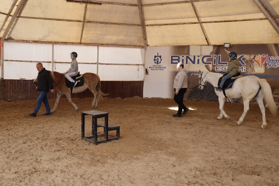 Ara Tatilde 230 &Ccedil;ocuk Binicilikle Tanıştı