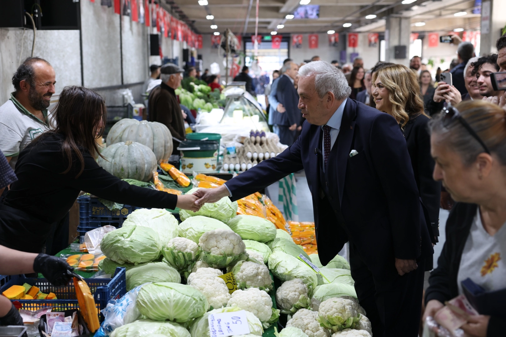 Nilüfer’in Modern Pazar Alanı Balat’ta Hizmete Açıldı