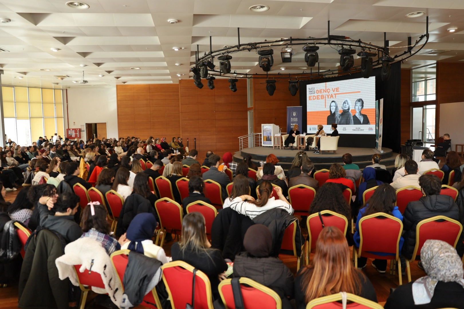 Ayşe Kulin&rsquo;den Gen&ccedil;lere Hayat Dersleri