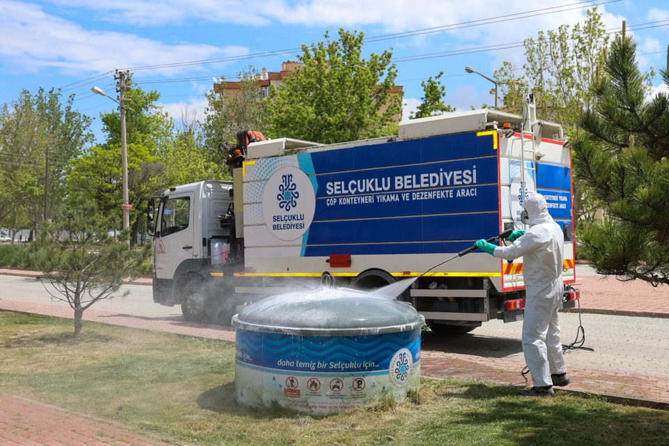 Bayram &Ouml;ncesi İzmir&rsquo;in Parklarında Yoğun Bakım Mesaisi