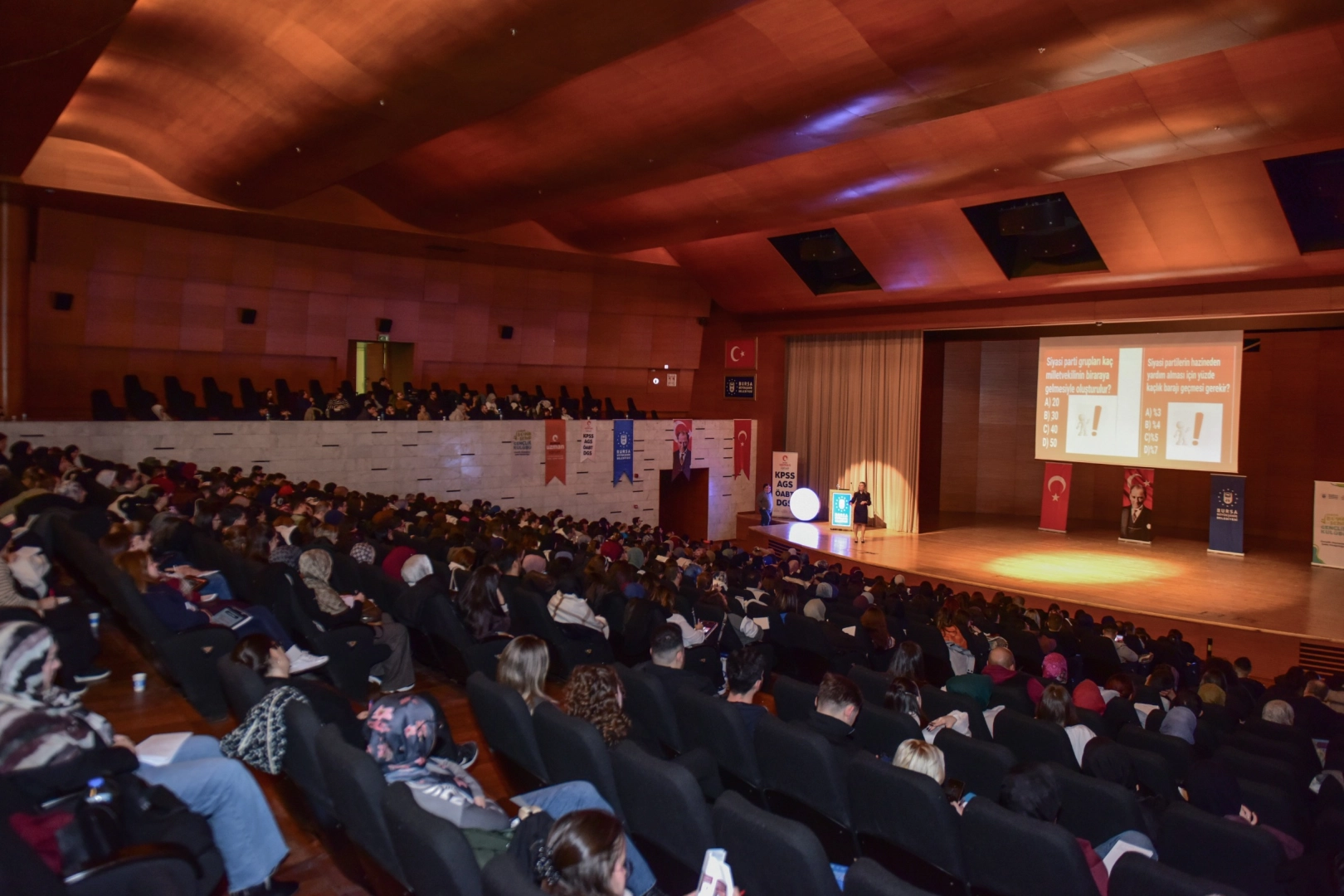 Gen&ccedil;ler B&uuml;y&uuml;kşehir'le KPSS'ye Hazırlanıyor