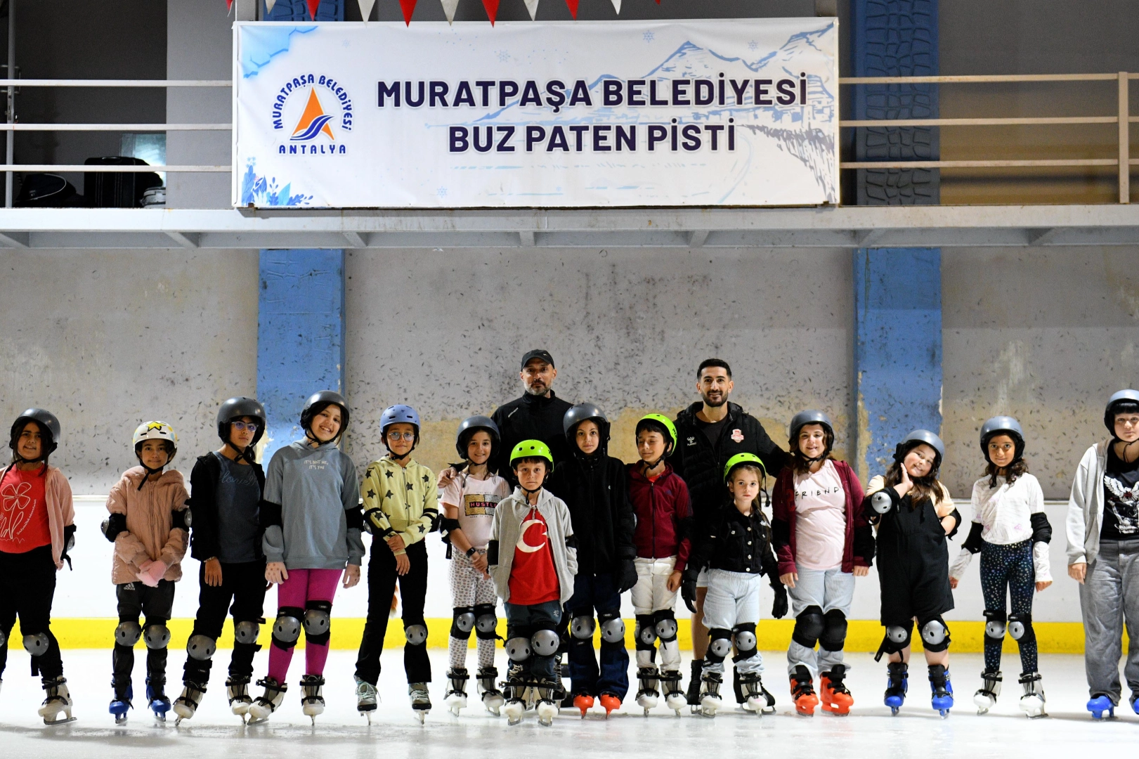 Antalya&rsquo;nın yaz aylarında serinleten adresi: Dağyakası Buz Pisti