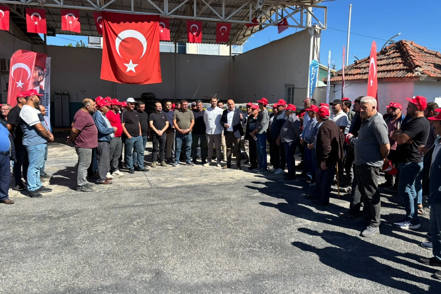 Manisa'da&nbsp;B&uuml;y&uuml;kşehir&rsquo;in Damlama Sulama Desteği 7 Milyon Metreyi Ge&ccedil;ti