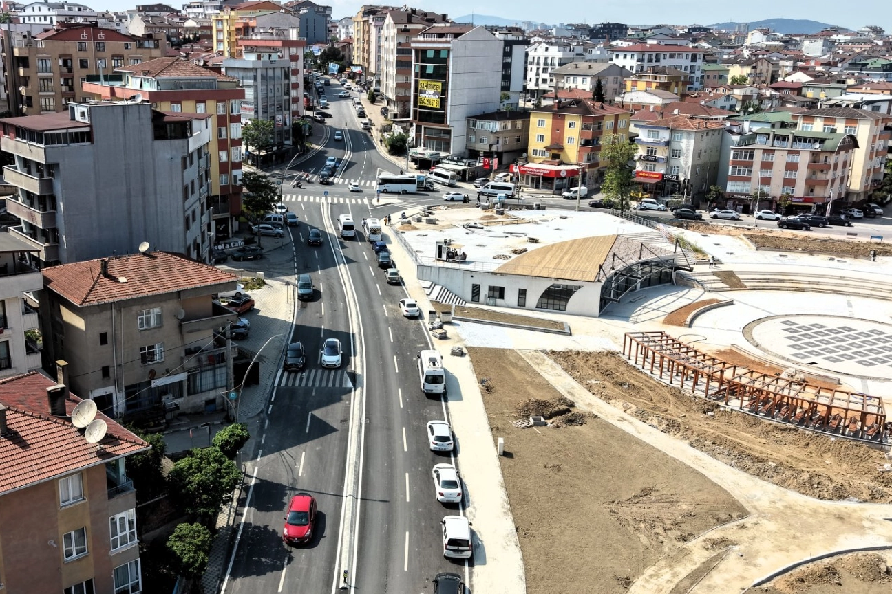 Kocaeli &Ccedil;ayırova&rsquo;daki kavşakta B&uuml;y&uuml;kşehir İmzası
