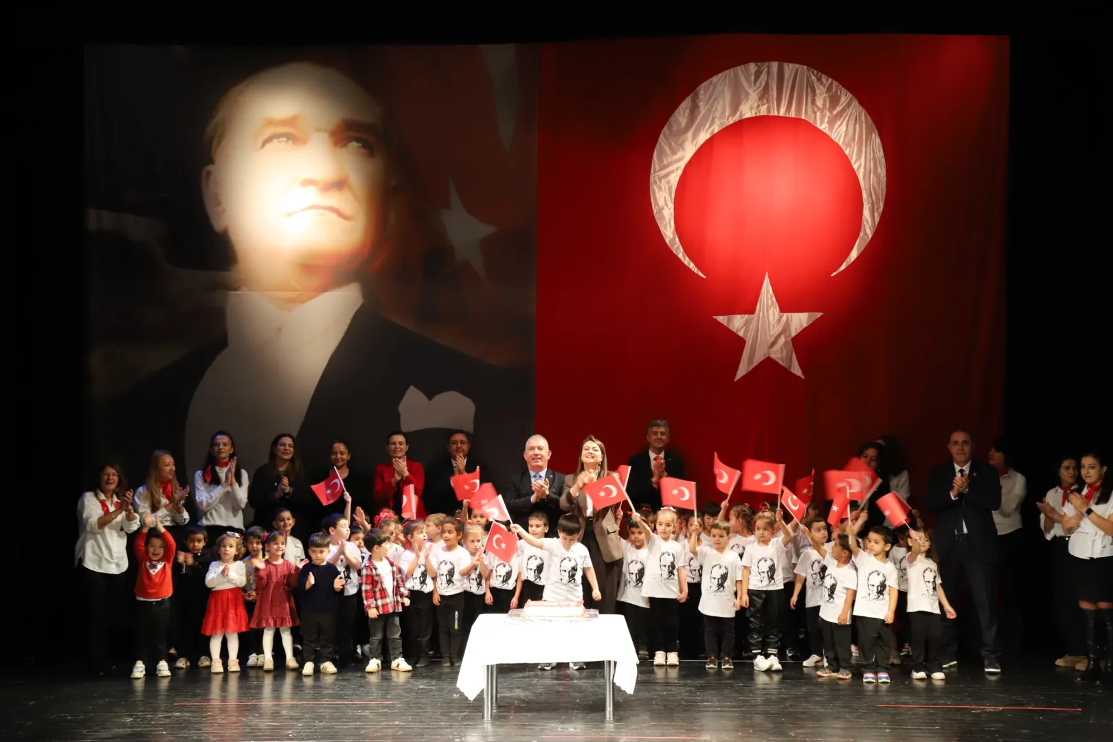 Es &Ccedil;ocuk Evi&rsquo;nde Cumhuriyet Coşkusu
