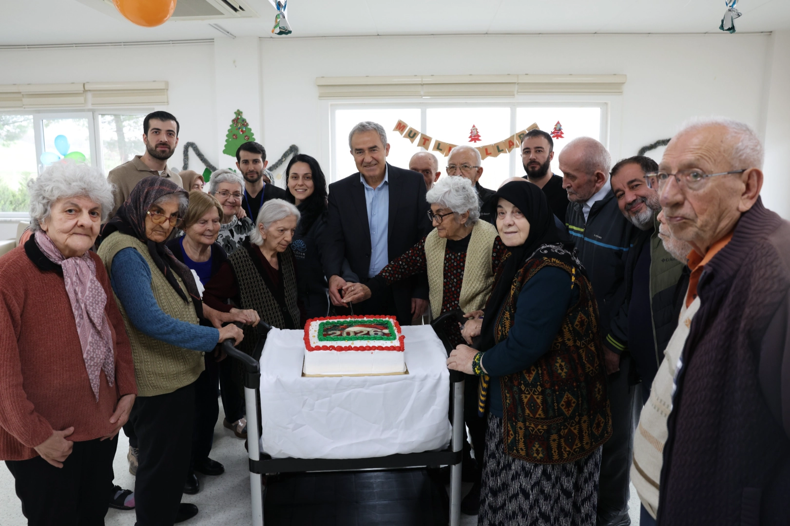 Nil&uuml;fer&rsquo;de Yaşlılar Yeni Yılı Coşkuyla Karşıladı