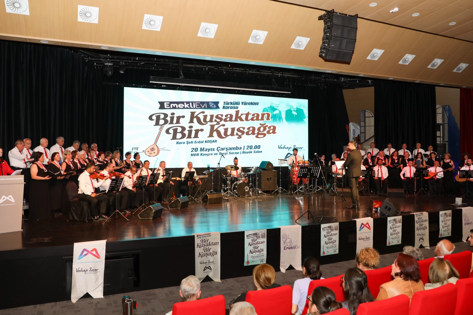 Mersin B&uuml;y&uuml;kşehir Kuşakları T&uuml;rk&uuml;lerle Buluşturdu