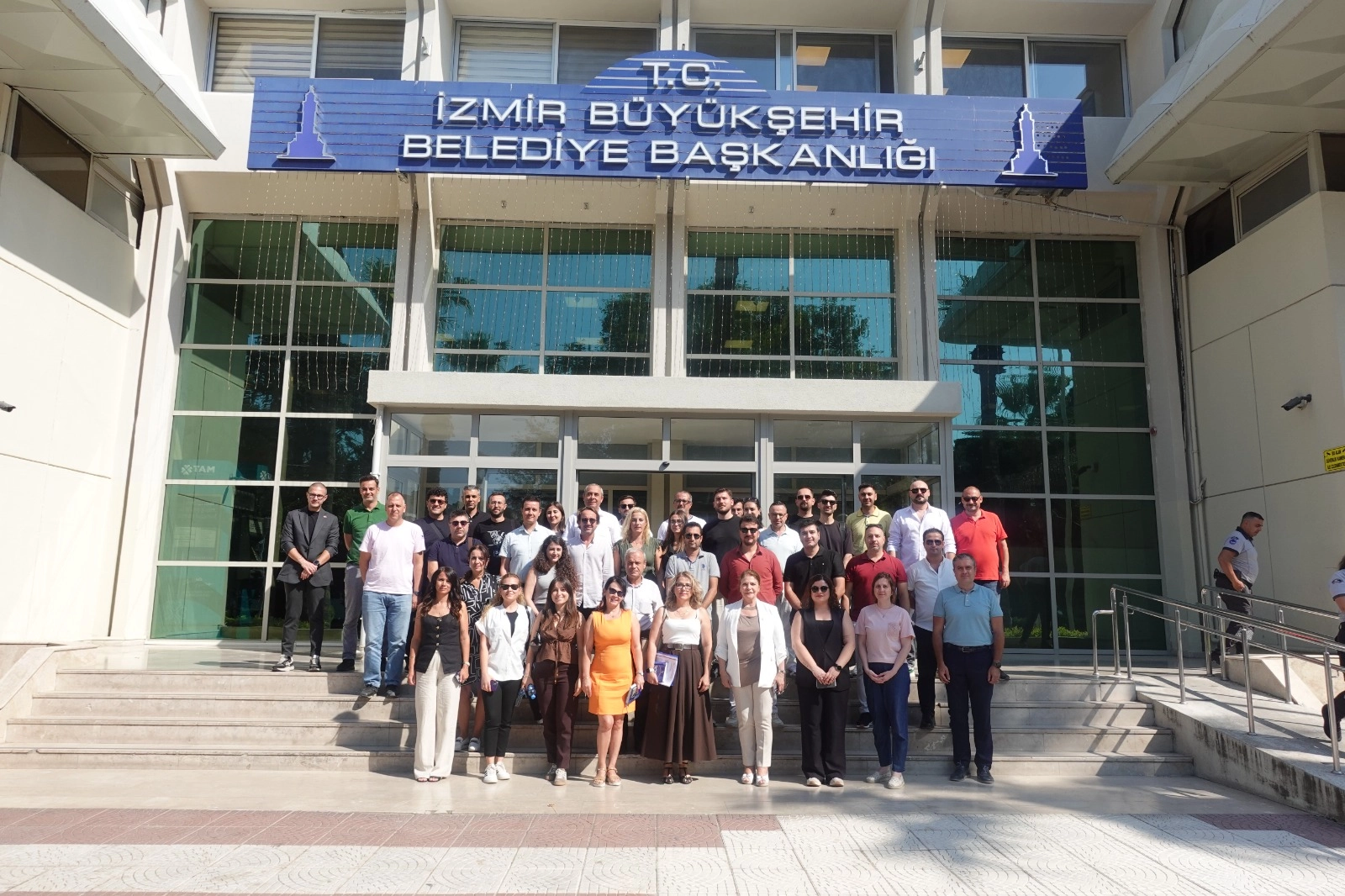 İzmir&rsquo;in &Ccedil;atılarında G&uuml;neş Seferberliği