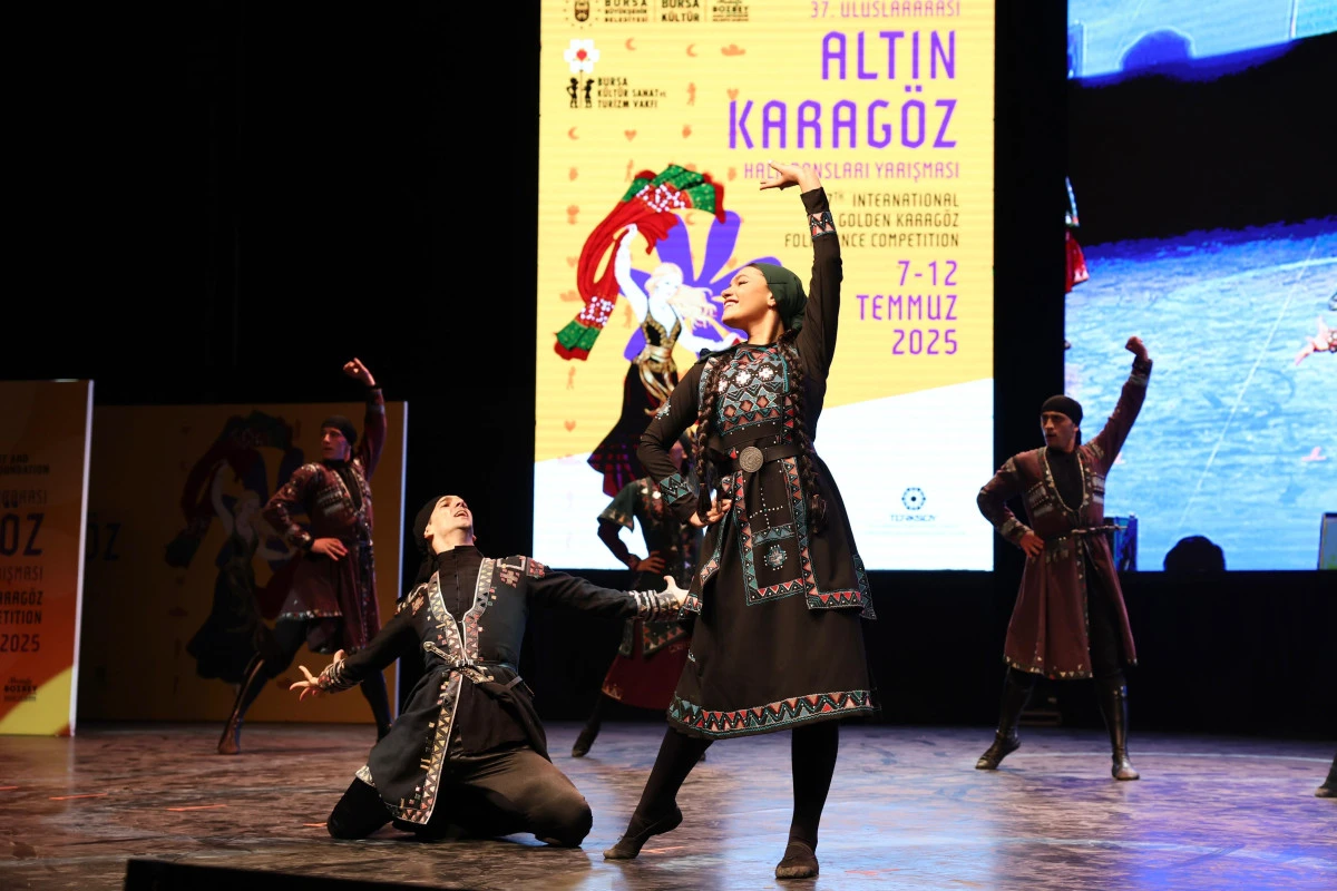Altın Karagöz Halk Dansları heyecanı Bursa’yı sardı