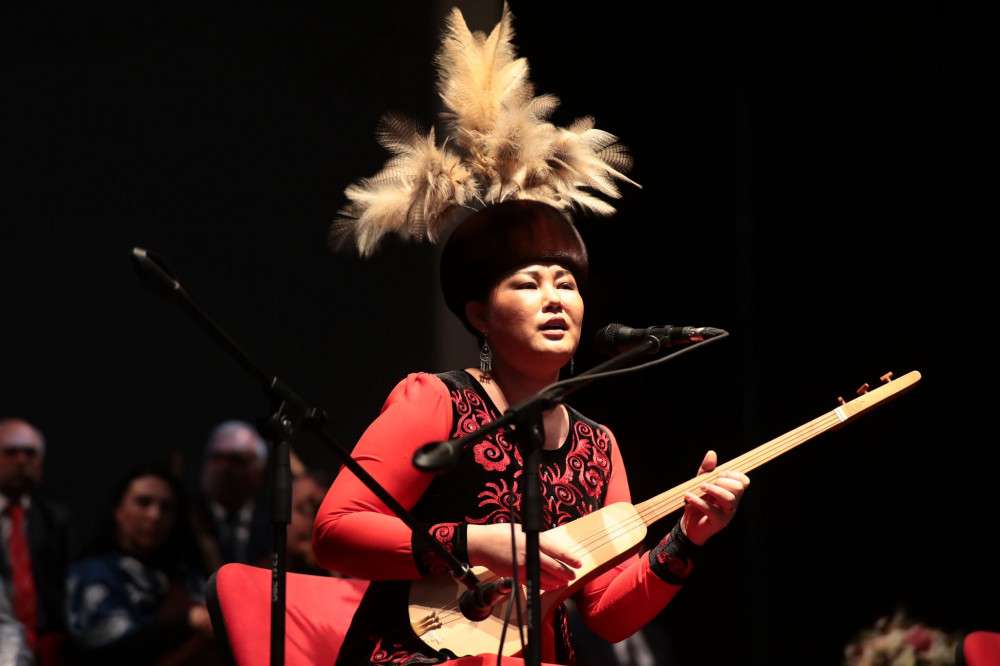 Âşıklar Denizlililer için çalıp söyledi