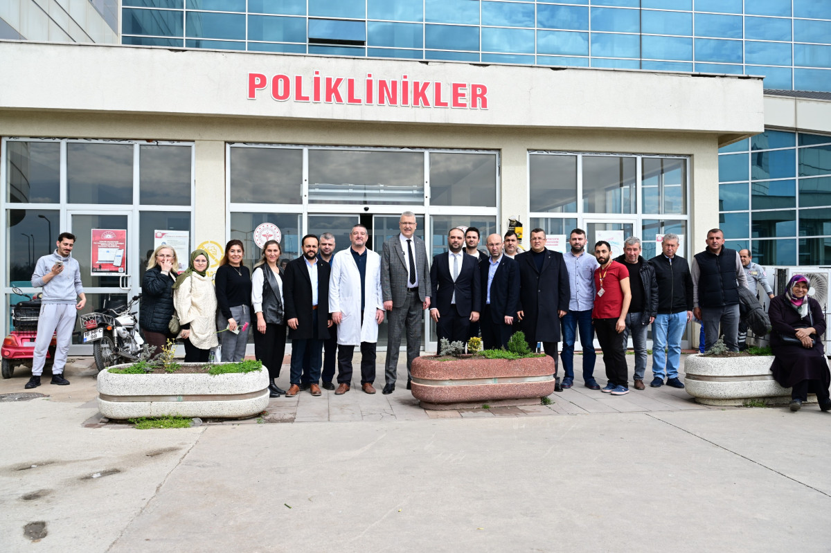 Başkan Özkan sağlık çalışanlarının yanında