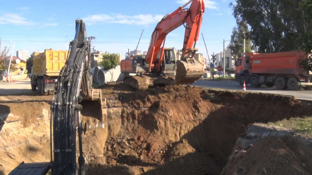 Başkan Zeydan Karalar, Adana’nın kronikleşmiş problemlerini teker teker ortadan kaldırıyor