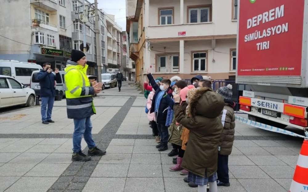 Tekirdağ Büyükşehir'den Deprem Haftası'nda afet farkındalık eğitimi
