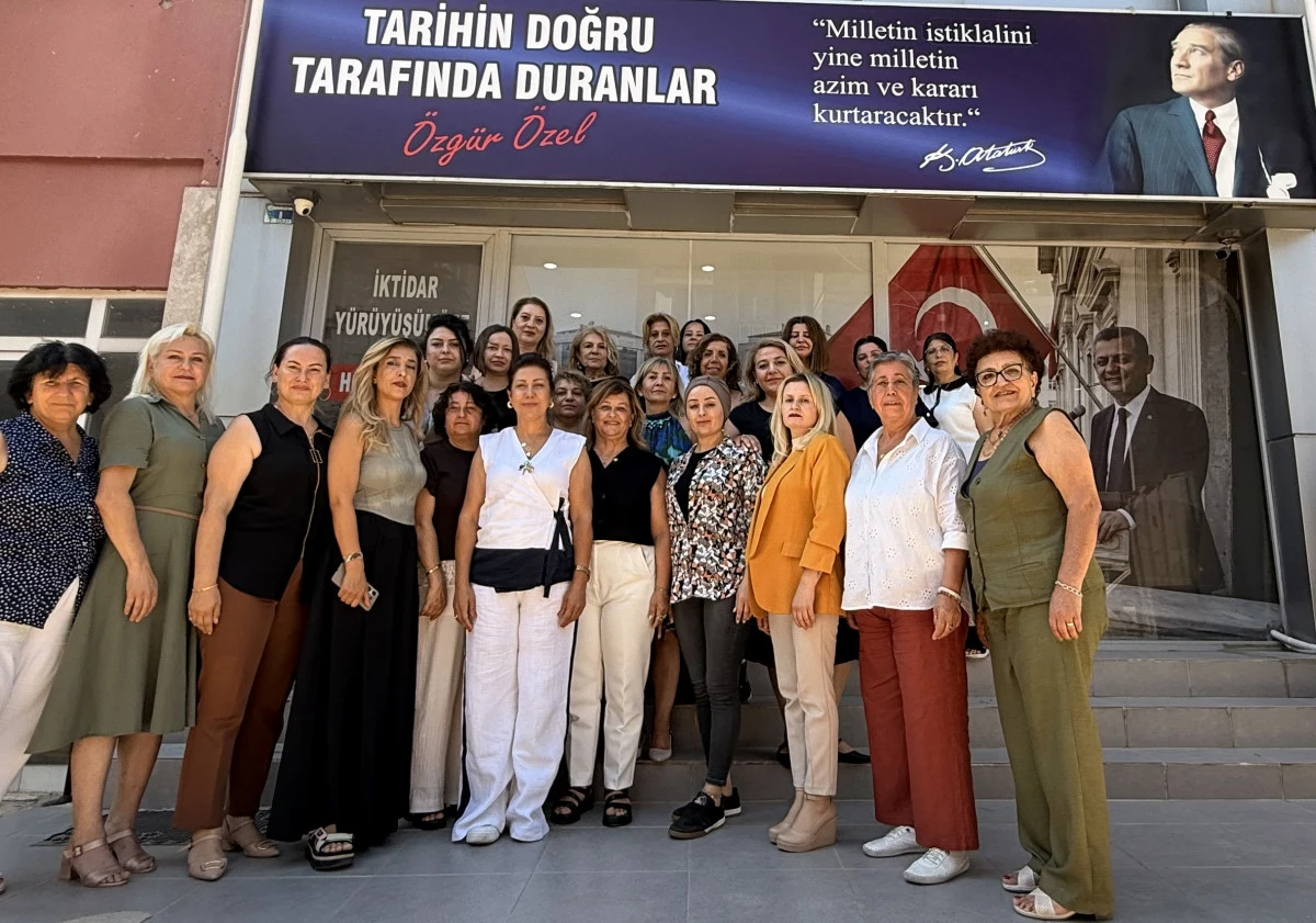 CHP Antalya&rsquo;da Kadın Kolları Krizi: F&uuml;sun &Ccedil;evik Karaman G&ouml;revden Alma Kararını Tanımadığını A&ccedil;ıkladı