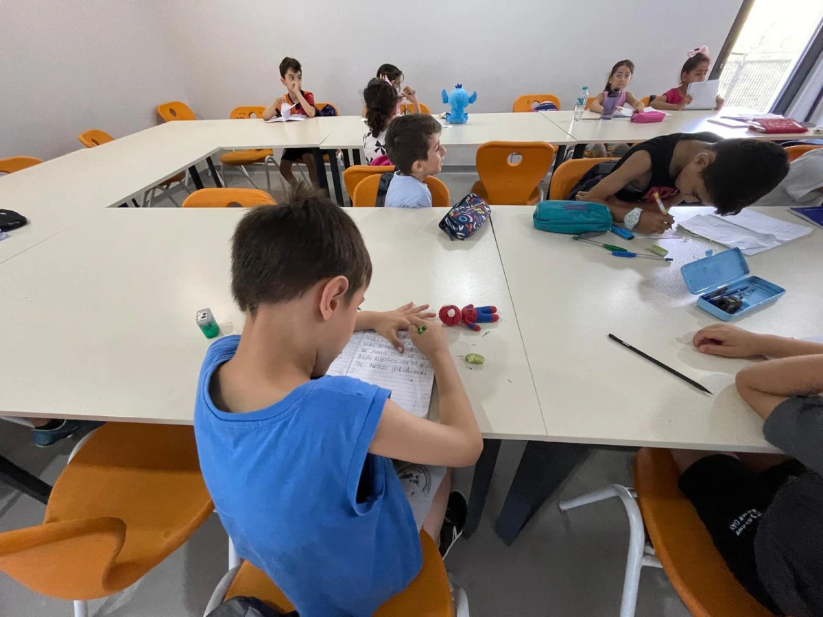 Esenyurt’ta Çocuklar Hem Öğreniyor Hem Eğleniyor