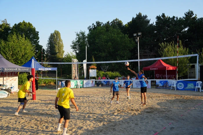 Eskişehir’de sporun kalbi plajda attı