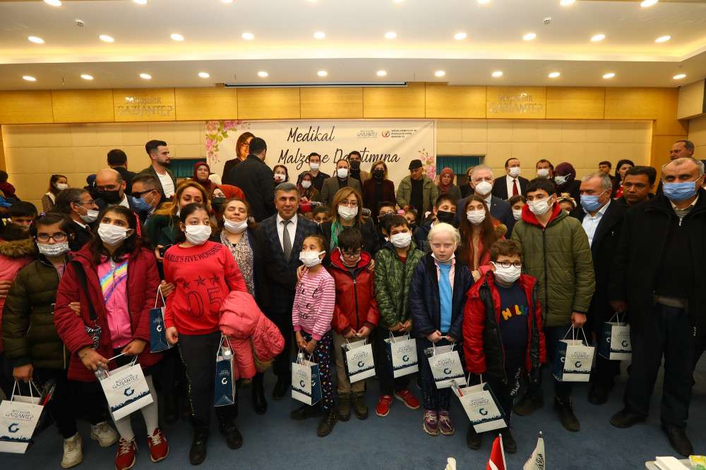 Gaziantep Büyükşehir 250 tekerlekli sandalye dağıttı