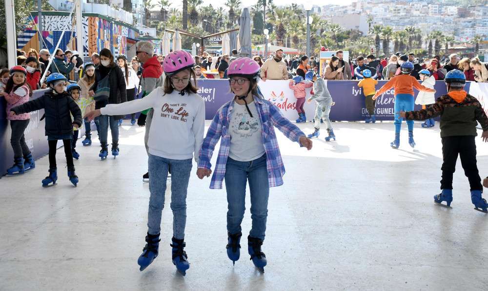 Güneşin kentinde buz pateni keyfi