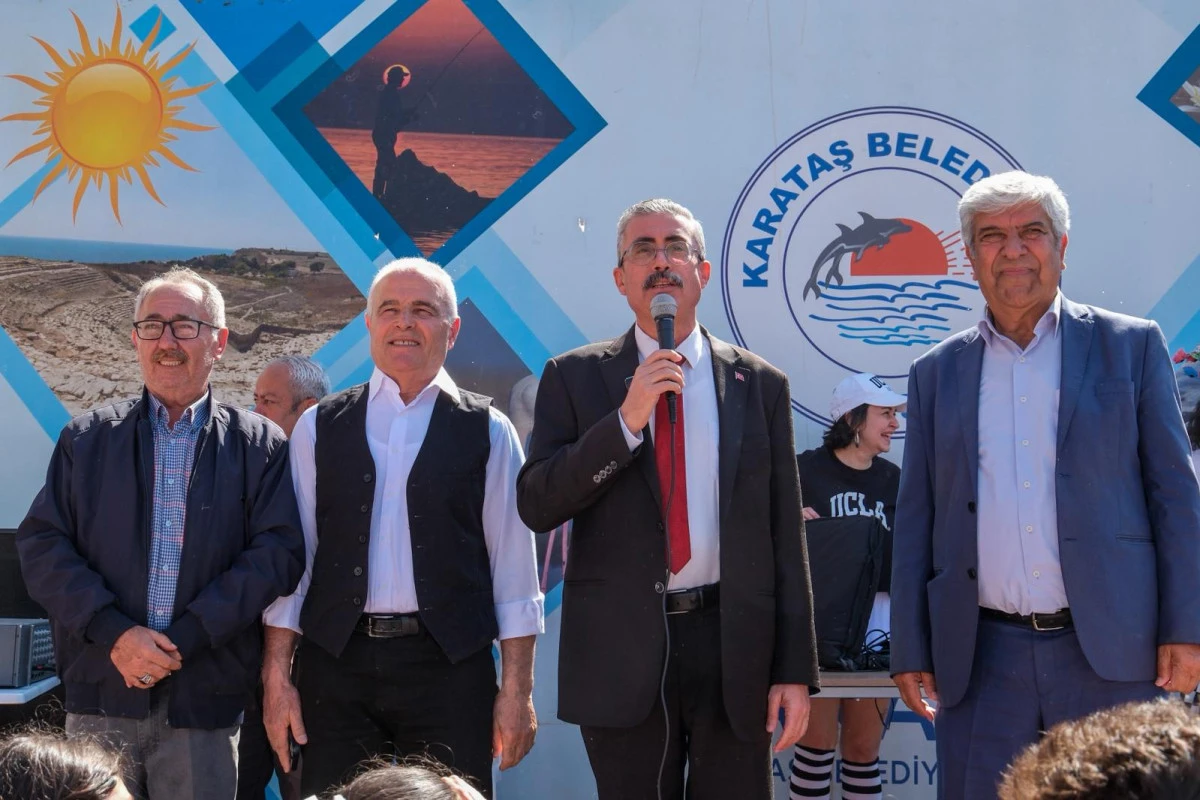 Karataş&rsquo;ta &Ccedil;ocuklar Bayramın Tadını Atat&uuml;rk Gen&ccedil;lik Merkezi&rsquo;nde &Ccedil;ıkardı