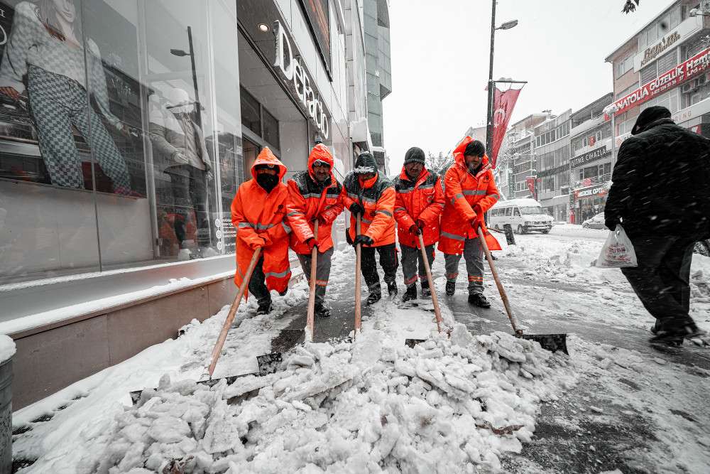 Karla mücadele çalışmalarında araç ve personel sayısı arttırıldı