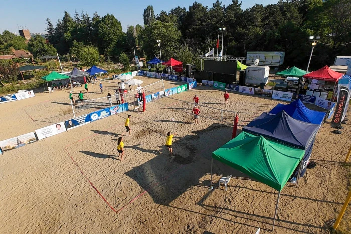 Tepebaşı'nda plaj voleybolu şenliği başladı