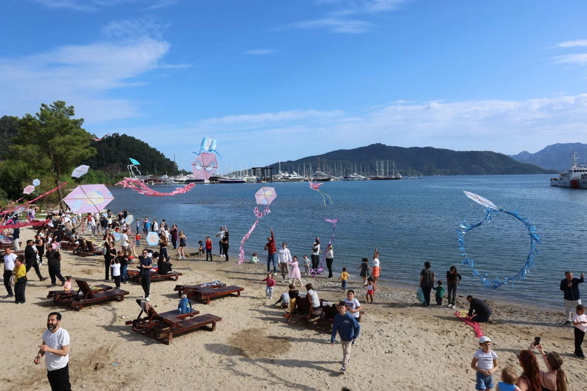 U&ccedil;urtmalar G&ouml;ky&uuml;z&uuml;n&uuml;, &Ccedil;ocuklar Burunucu&rsquo;nu Renklendirdi