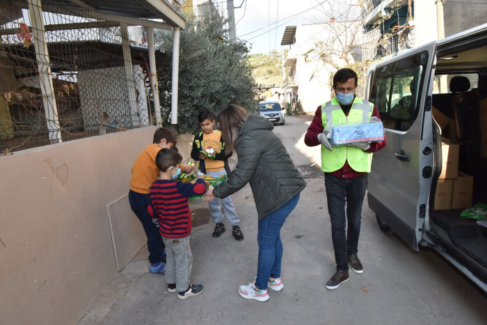 Bornova Belediyesinden miniklere yılbaşı ikramı