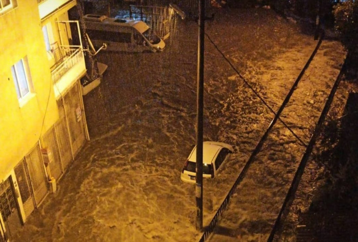 İzmir'i Sel Aldı