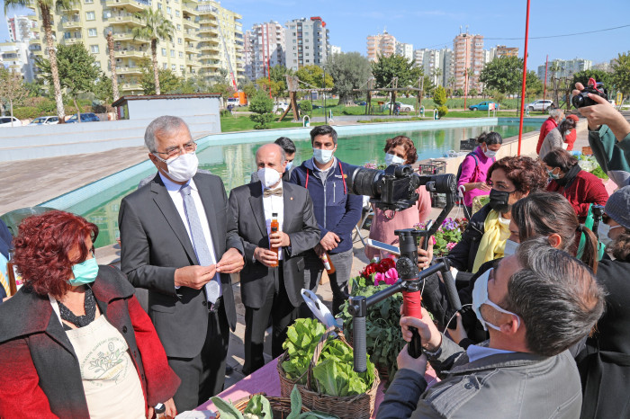 Kadınlar ürettikleri ürünleri halkla buluşturuyor