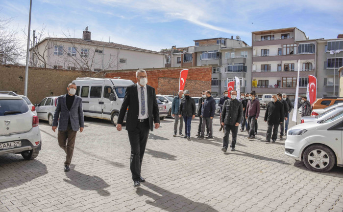 Karacabey Belediyesi’nin ücretsiz otopark hamleleri sürüyor