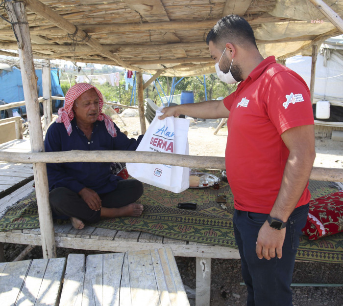 Mevsimlik tarım işçilerinin yaşadığı çadır kentlere Adana Büyükşehir desteği