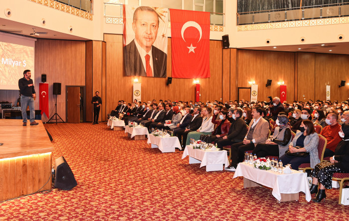 Ahmet Şerif İzgören’e Yüreğir’de yoğun ilgi